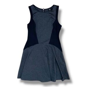 Black/Gray Size M Sleeveless Dress Back Zip Figure Flattering Poly-Rayon-Spandex